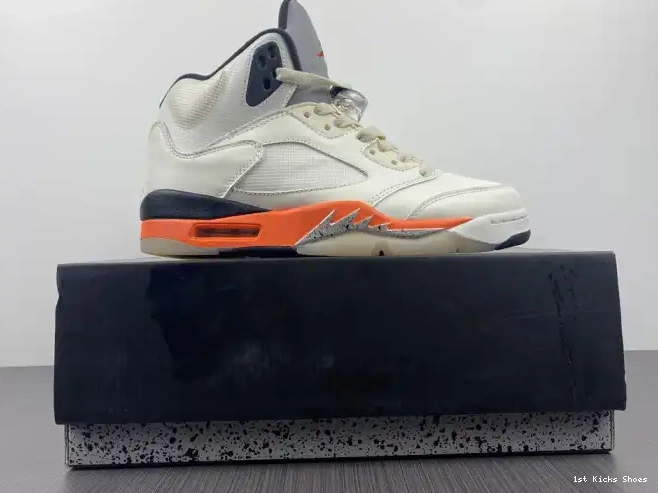 1st Kicks Shoes 5 DC1060-100 Jordan Retro Orange Total 0525